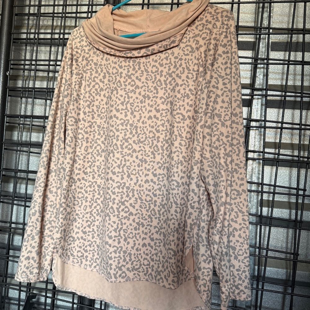 Evolition & creation Cowl Neck sweater size xl extra large Leopard Pink A8